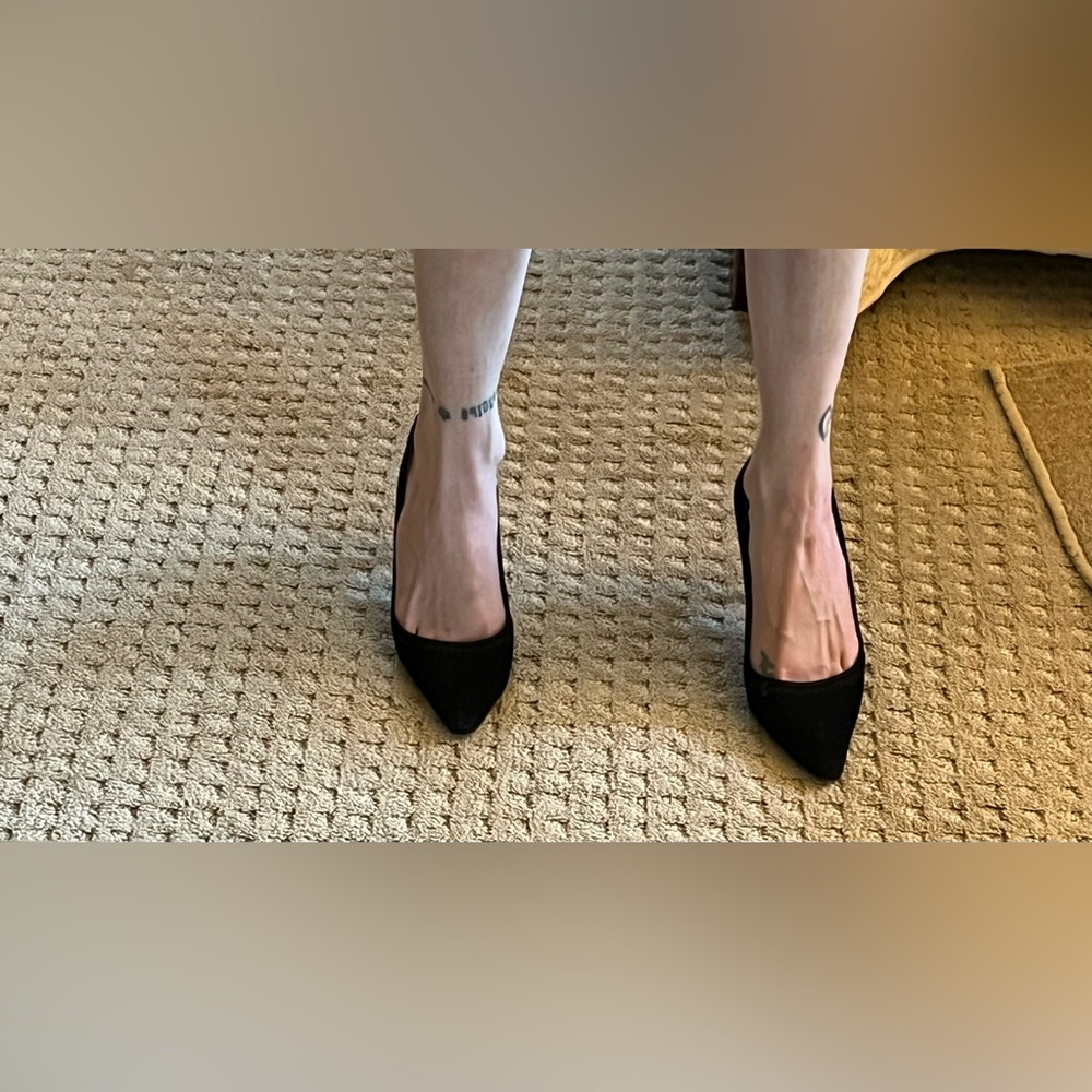 Manolo Blahnik Suede Pointed Toe Pumps. - Picture 3 of 15